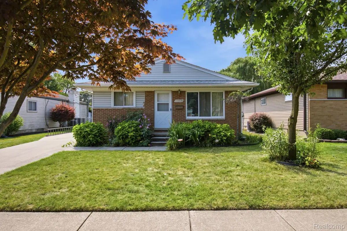 28009 Elba Street, Saint Clair Shores, MI 48081 - #1