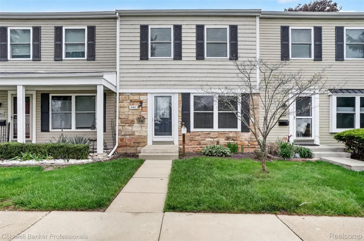 902 Little Hill Court, Rochester Hills, MI 48307 - #1