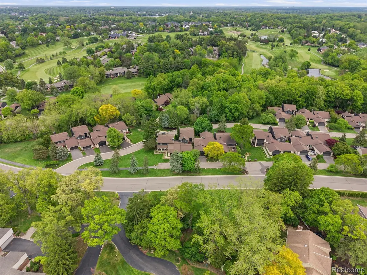 4261 Wabeek Lake Drive S, Bloomfield Hills, MI 48302 - #1
