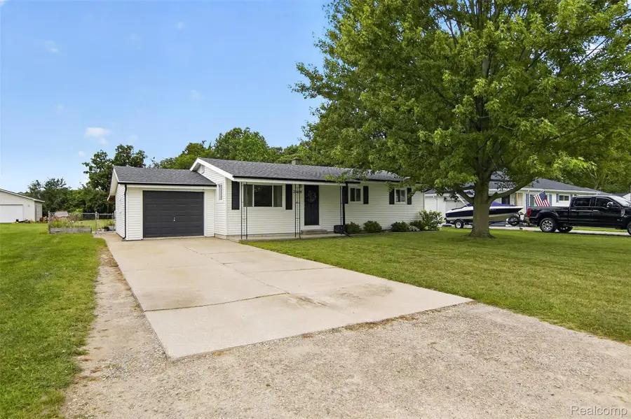 26680 Emma Avenue, Flat Rock, MI 48134 - #3