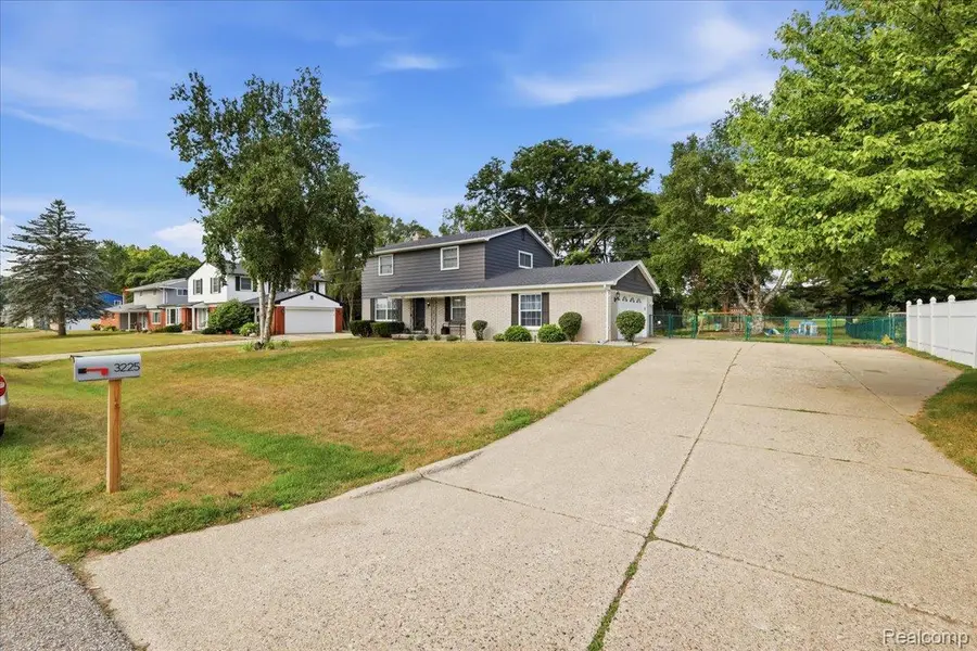 3225 Golfhill Drive, Waterford, MI 48329 - #2