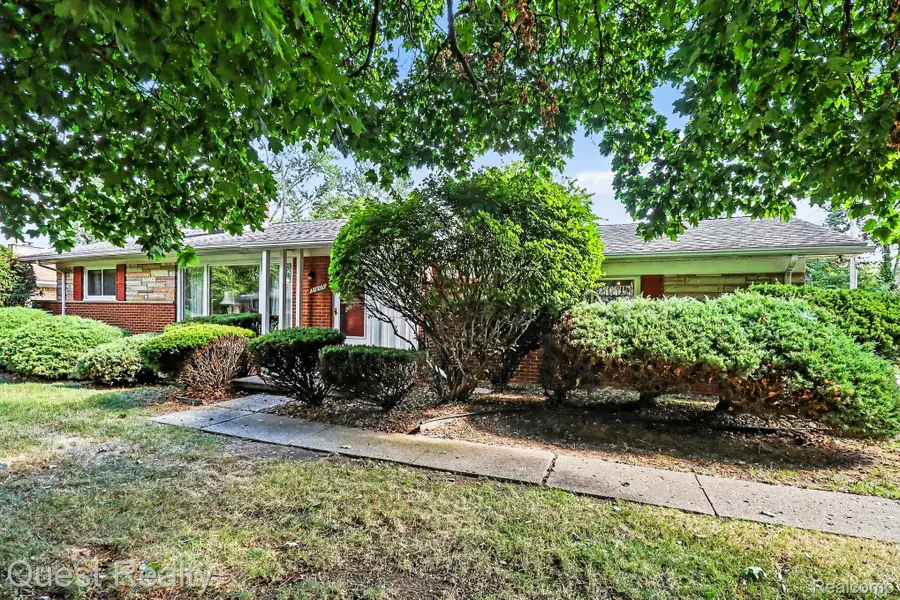 31805 Coronet Drive, Farmington Hills, MI 48334 - #3