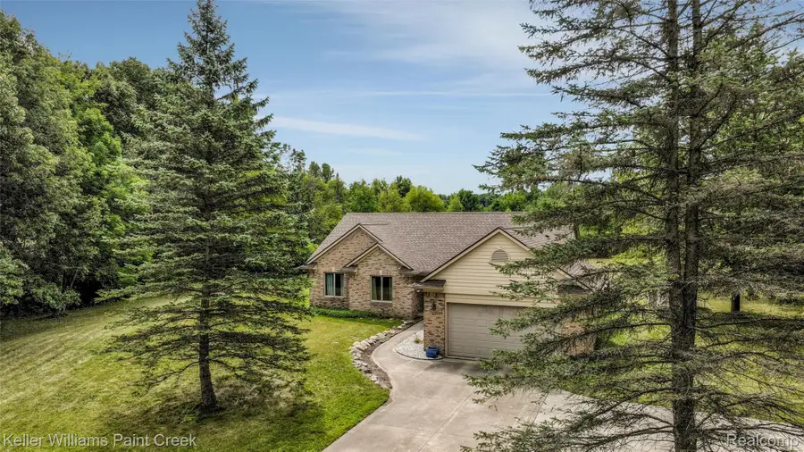 210 Mayfield, Leonard, MI 48367 - #2