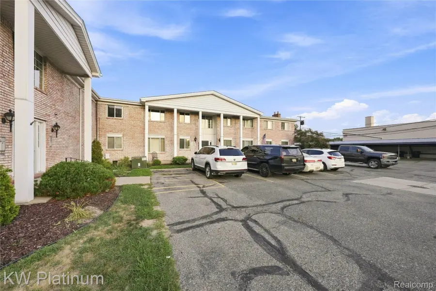 21542 Saint Gertrude Street #6, Saint Clair Shores, MI 48081 - #3