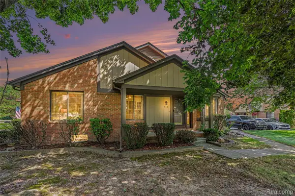 412 Meadow Bridge Drive, RochesterHills, MI 48307