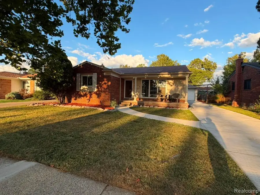 6336 Cambourne Road, Dearborn Heights, MI 48127 - #2