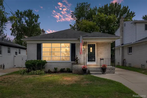 121 W Elmwood Avenue, Clawson, MI 48017
