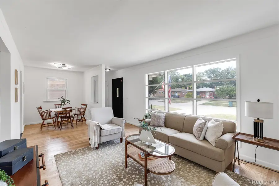 121 W Elmwood Avenue, Clawson, MI 48017 - #2