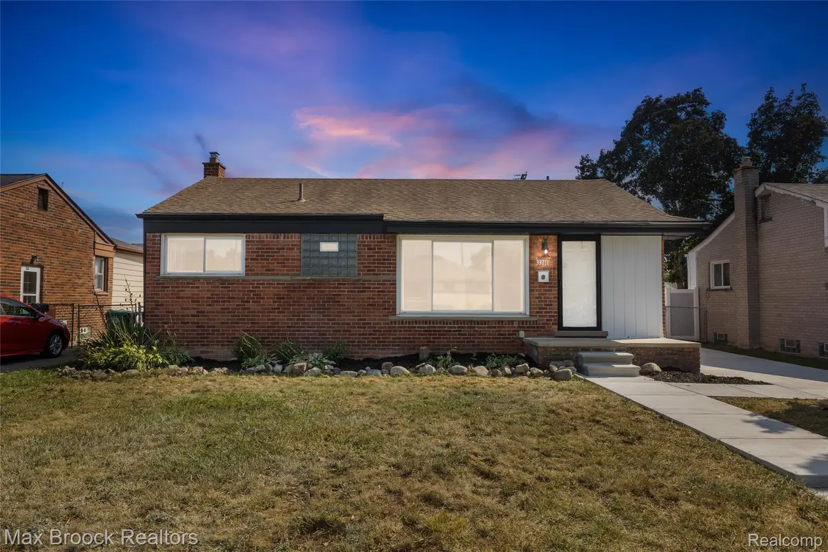 33711 Rosslyn Avenue, Garden City, MI 48135 - #1