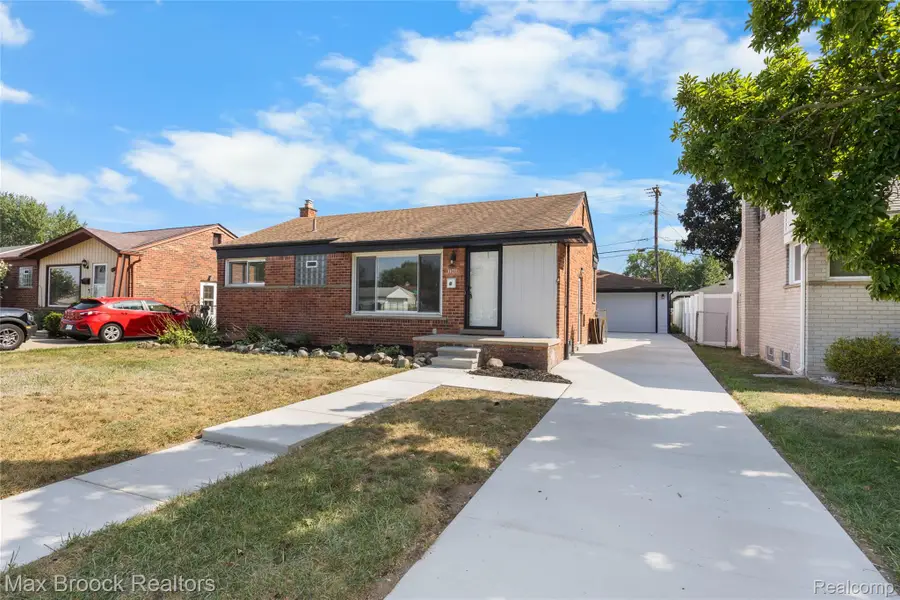 33711 Rosslyn Avenue, Garden City, MI 48135 - #3