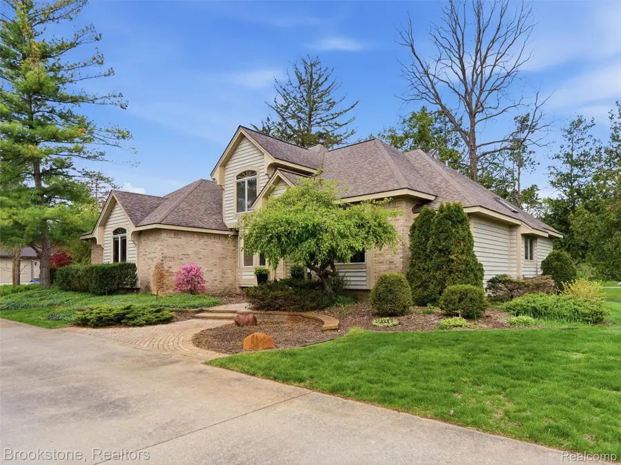 6512 White Lake Road, Clarkston, MI 48346 - #3