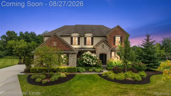 208 Oakland Crest Drive, Rochester, MI 48306