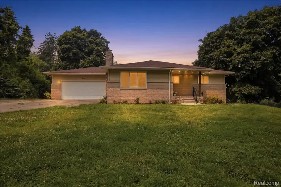 4700 Indianwood Court, Clarkston, MI 48348 - #2