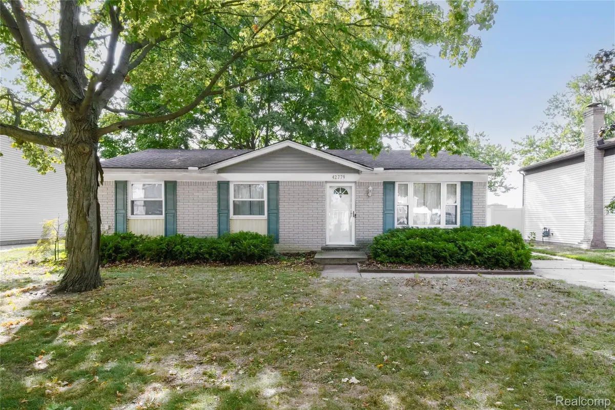 42779 Buckingham Drive, Sterling Heights, MI 48313 - #1