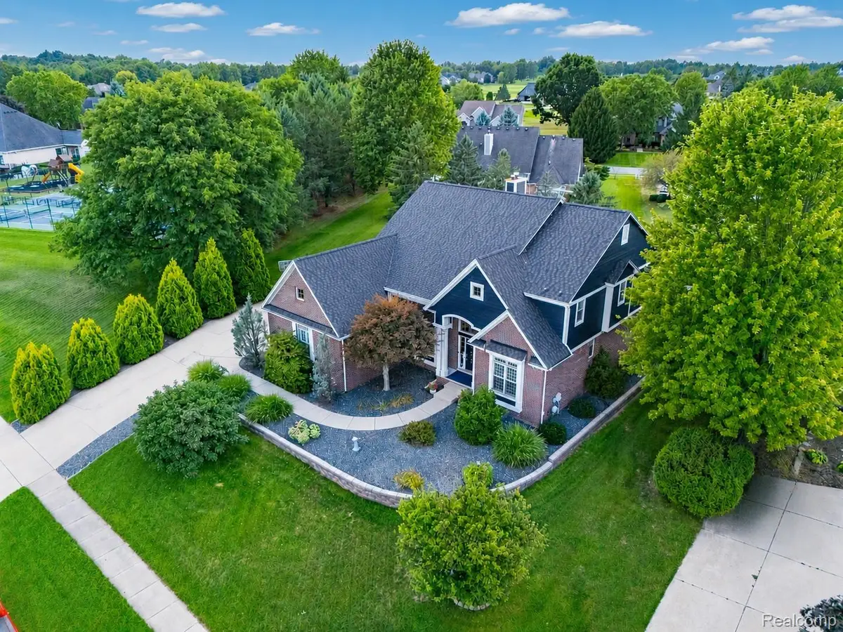 624 Nairn Circle, Highland, MI 48357 - #1