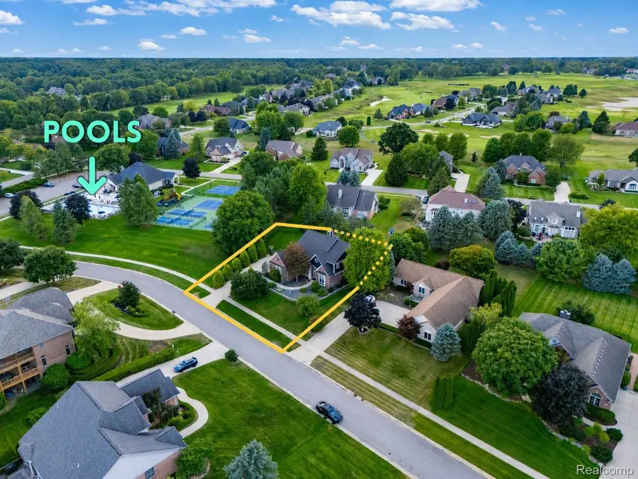 624 Nairn Circle, Highland, MI 48357 - #3