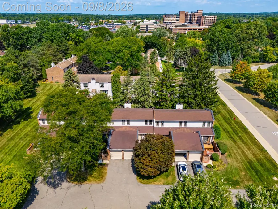 418 Willow Grove Lane, Rochester Hills, MI 48307 - #2