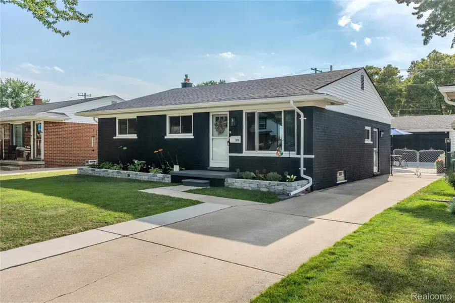 329 N Manitou Avenue, Clawson, MI 48017 - #2