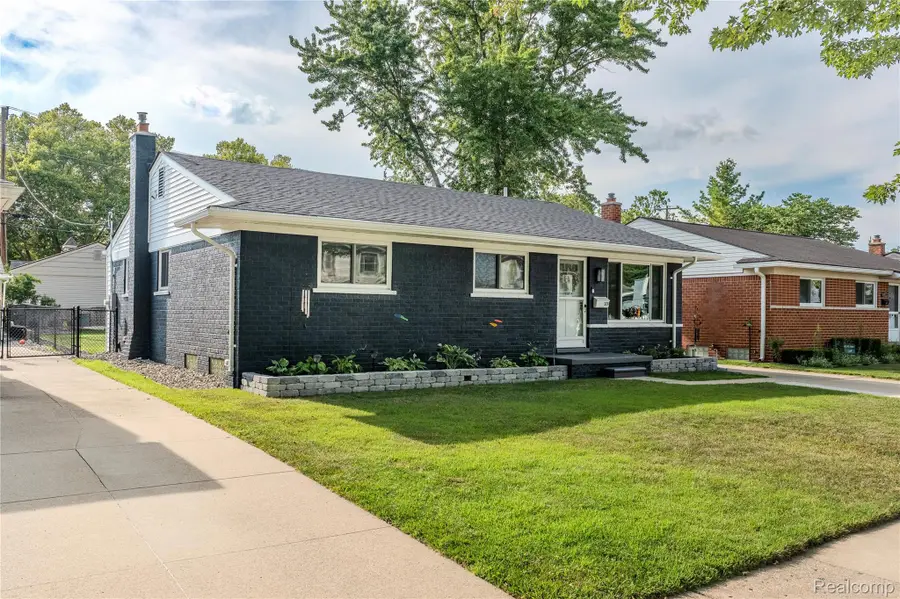 329 N Manitou Avenue, Clawson, MI 48017 - #3