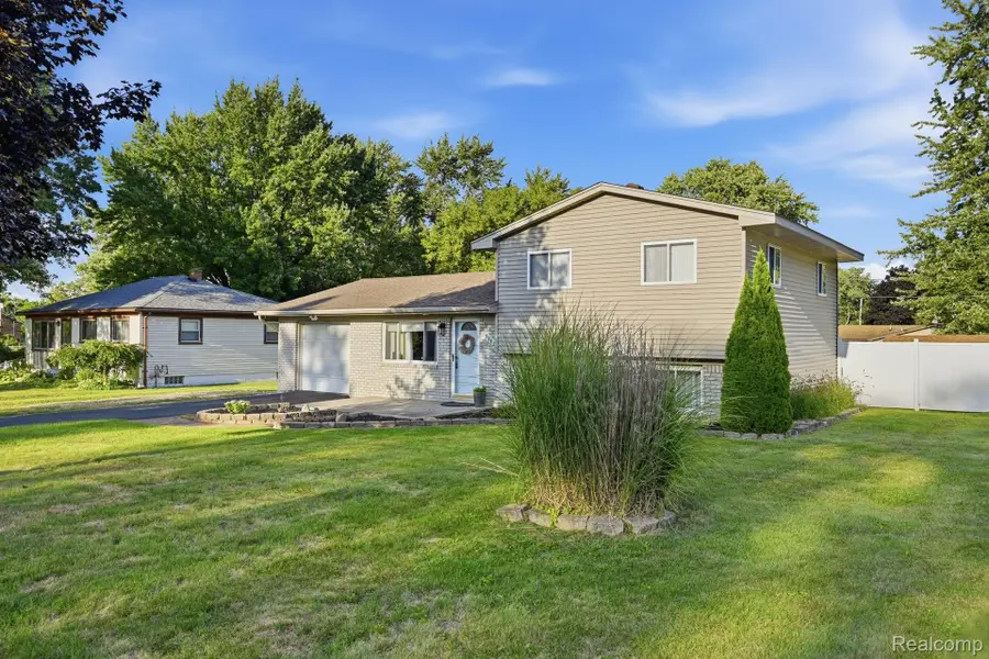 5382 Winell Street, Clarkston, MI 48346 - #2