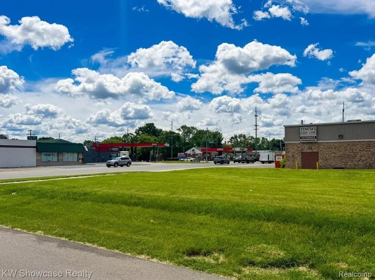 3537 Sashabaw Rd, Waterford, MI 48329 - #1