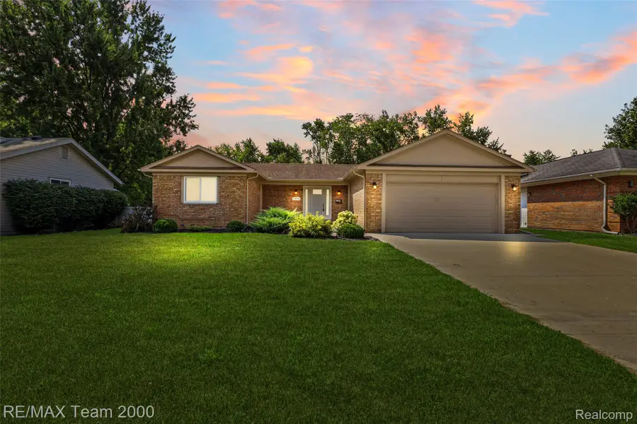 44001 S Umberland Circle, Canton, MI 48187 - #2