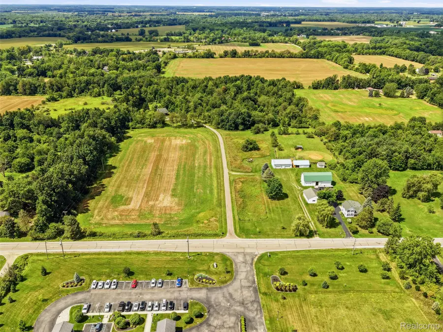2713 N Burkhart Road, Howell, MI 48855 - #2