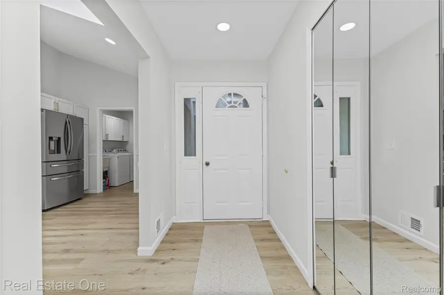 33925 Oakwood Drive, Sterling Heights, MI 48312 - #3
