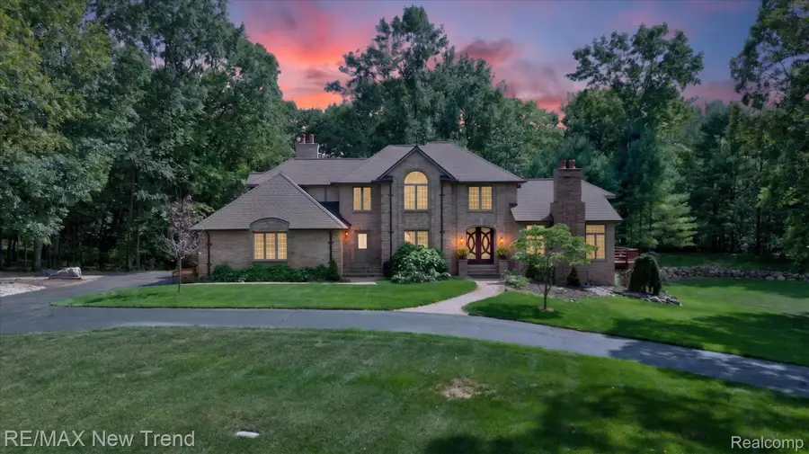 561 Valley Drive, Milford, MI 48381 - #2