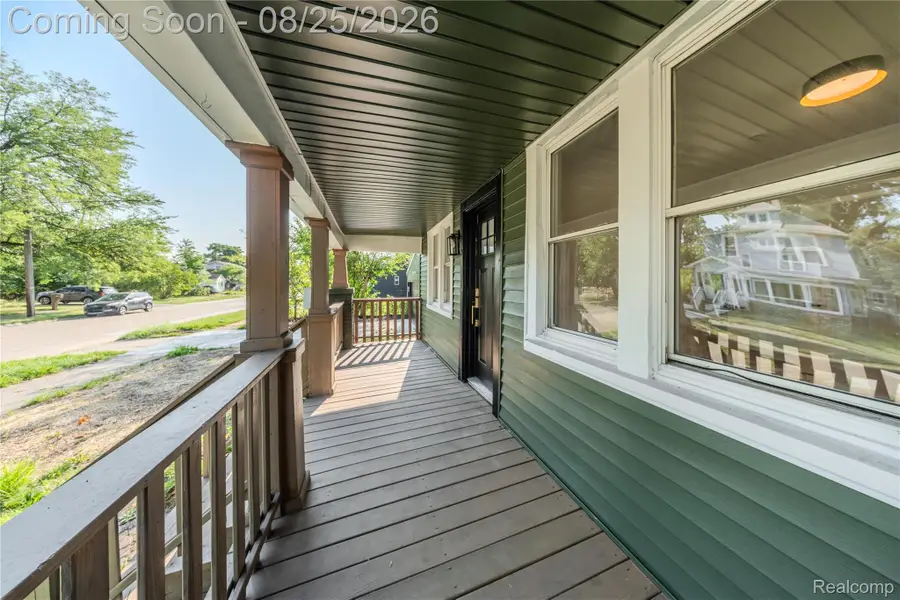 145 W Bernhard Avenue, Hazel Park, MI 48030 - #3