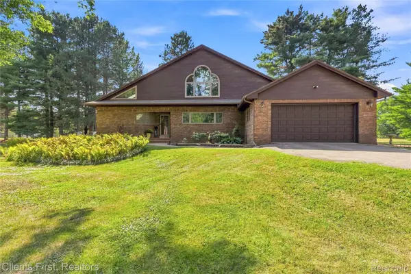 9022 Kingston Court, Pinckney, MI 48169