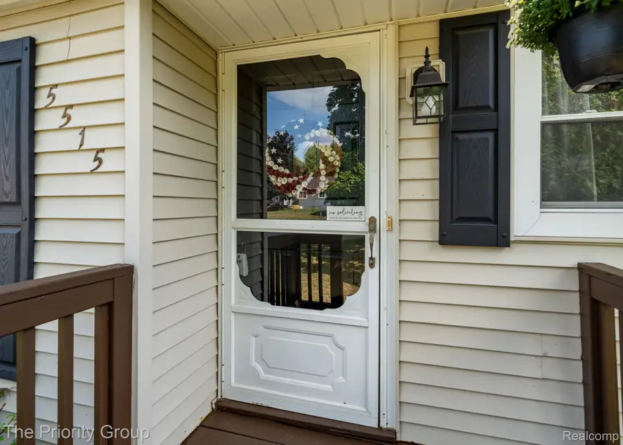 5515 Clinton River Drive, Waterford, MI 48327 - #2