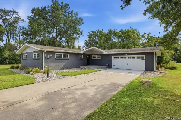 1360 Hemmeter Road, Saginaw, MI 48638