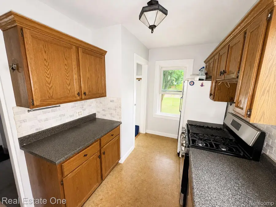 35331 Elm Street, Wayne, MI 48184 - #3