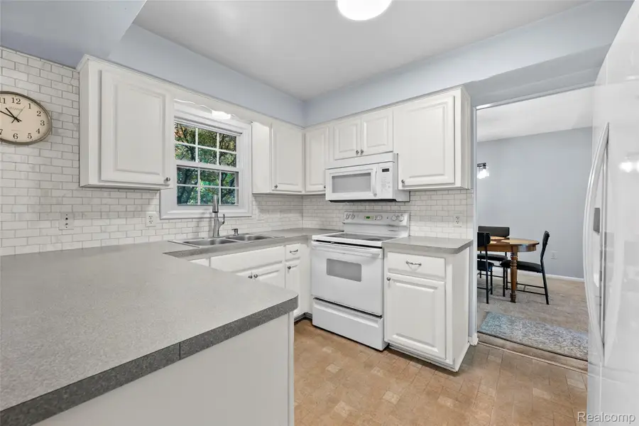 5689 Bingham Drive, Troy, MI 48085 - #3