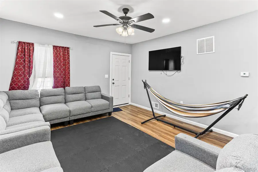 9365 Quincy Street E, Detroit, MI 48204 - #3