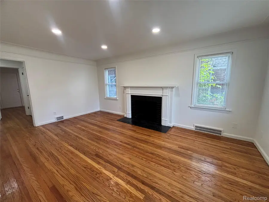 9869 Yorkshire Road, Detroit, MI 48224 - #2