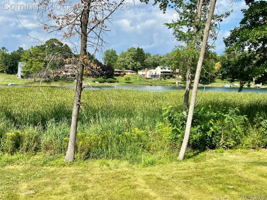 2936 W Walton Boulevard, Waterford, MI 48329 - #3