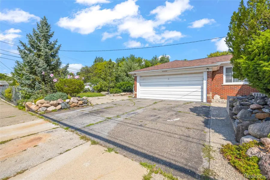22405 Piper Avenue, Eastpointe, MI 48021 - #3