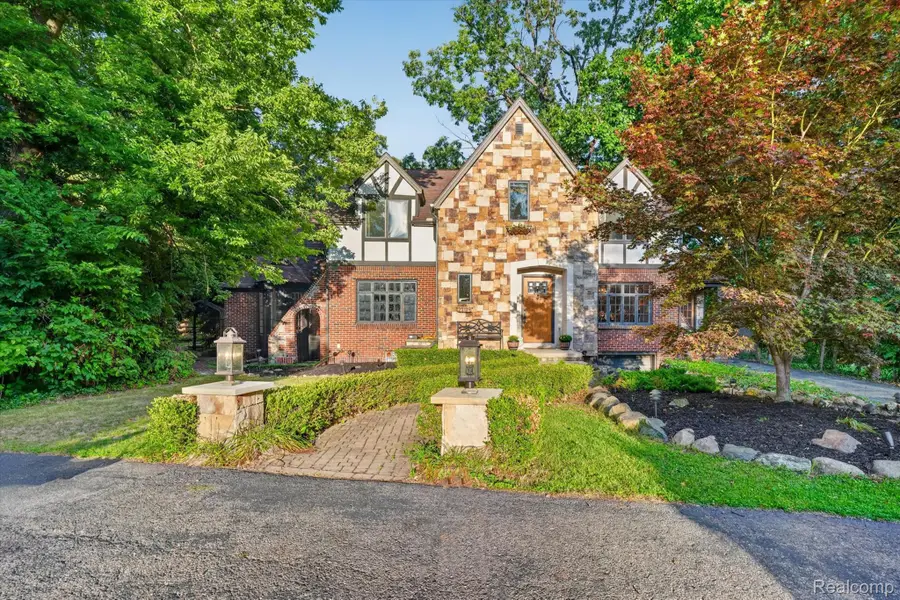 21125 Thorofare Road, Grosse Ile, MI 48138 - #3