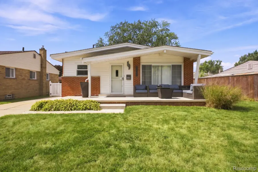 1333 N Selfridge Boulevard, Clawson, MI 48017 - #2