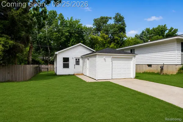2840 Oldsmobile Avenue, Waterford, MI 48328