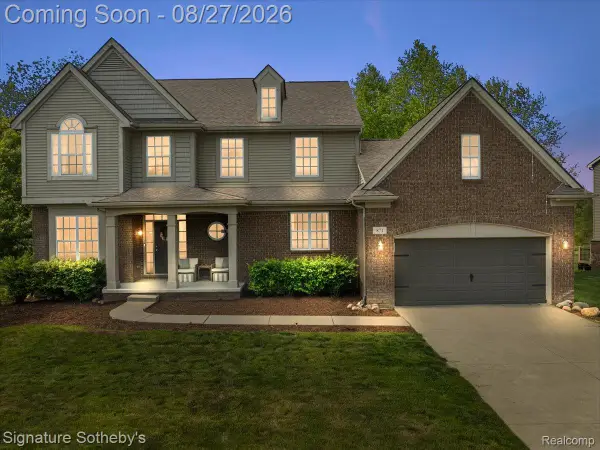 871 Wynstone Circle S, Oakland, MI 48363