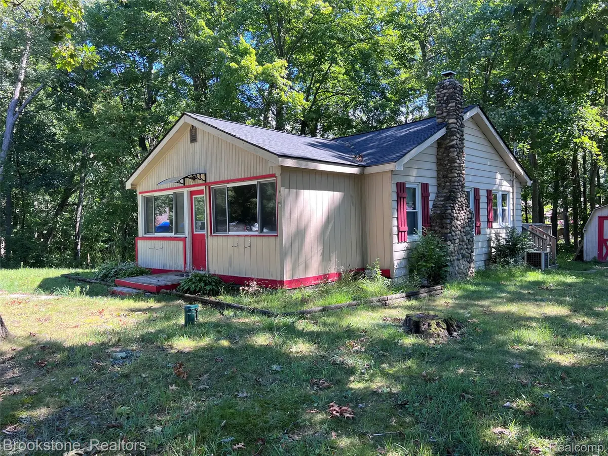 3256 Lakeview Boulevard, Highland, MI 48356 - #1