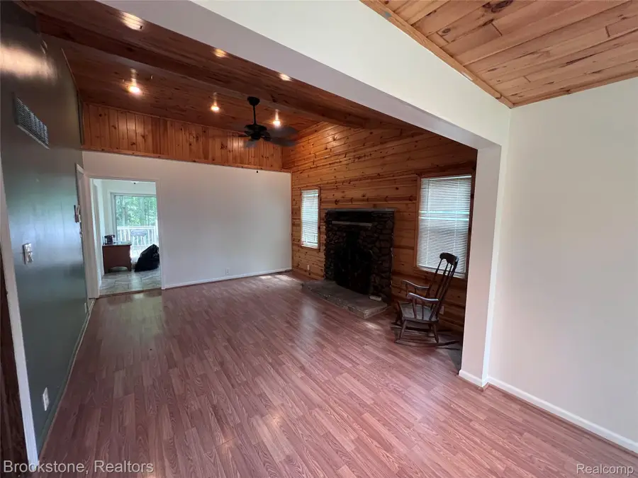 3256 Lakeview Boulevard, Highland, MI 48356 - #3
