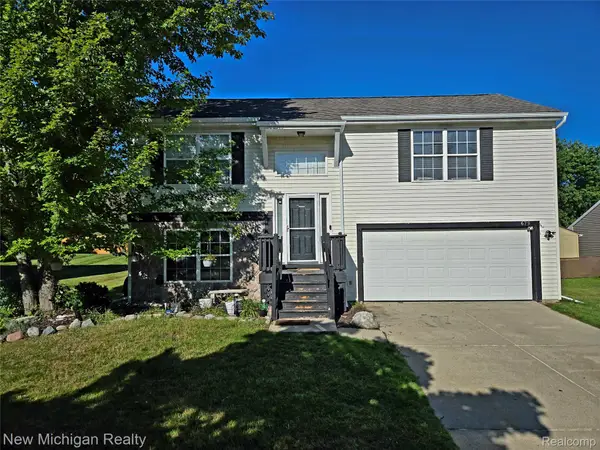 679 Andover Woods Drive, Fenton, MI 48430