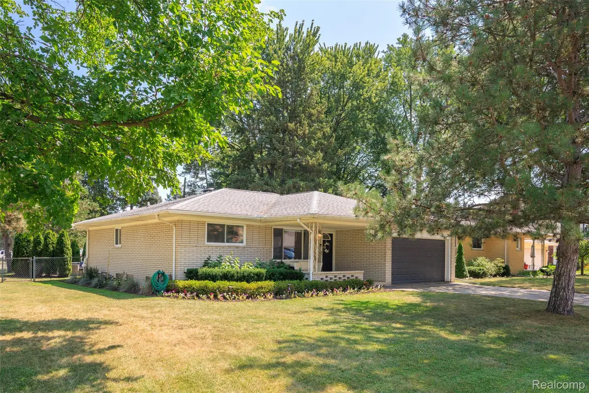 42460 Hanks Lane, Sterling Heights, MI 48314 - #1