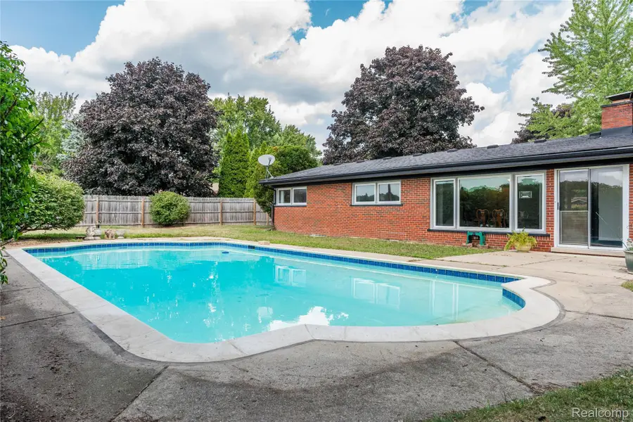 32515 Nottingham Knolls, Farmington, MI 48334 - #2