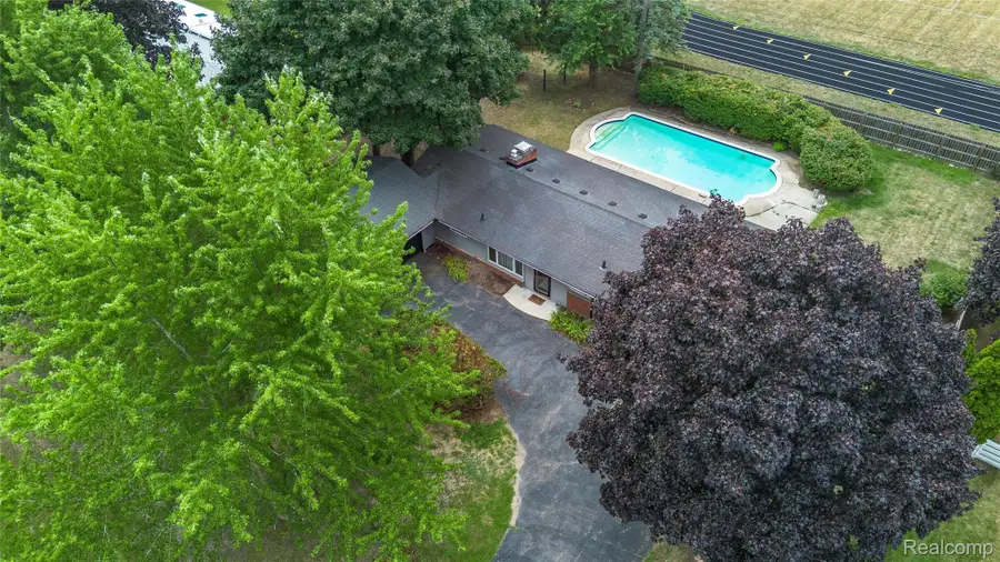 32515 Nottingham Knolls, Farmington, MI 48334 - #3