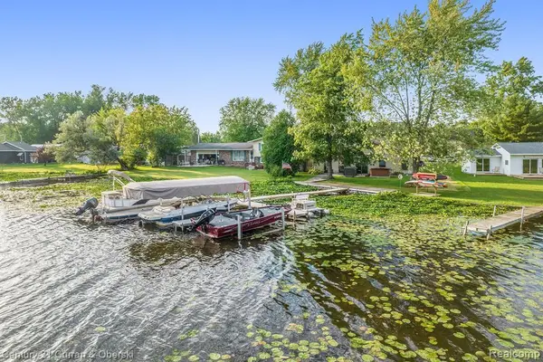 504 Olcott Lake Drive, Jackson, MI 49201
